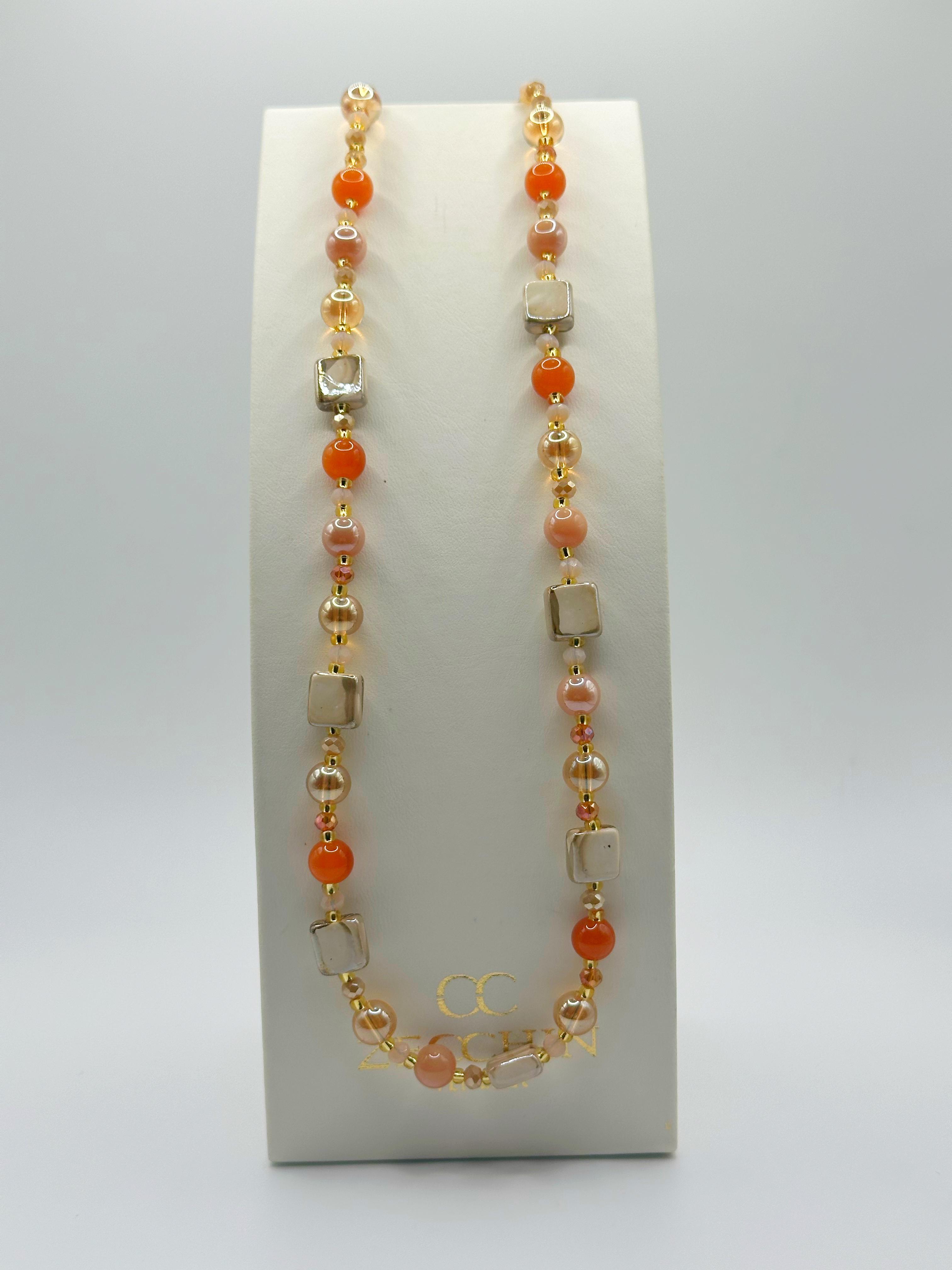 Collana Mikonos con perle cubiche in vetro di Murano, colore caramello